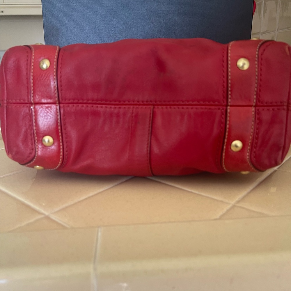 Coach Carly Hobo Leather Bag with Gold-Tone Hardware ❤️‍🔥color transfer in pic - Picture 4 of 9